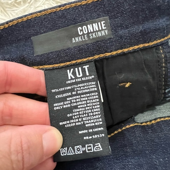 Kut from the Kloth Connie Embroidered Jeans - size 4 - Picture 7 of 7